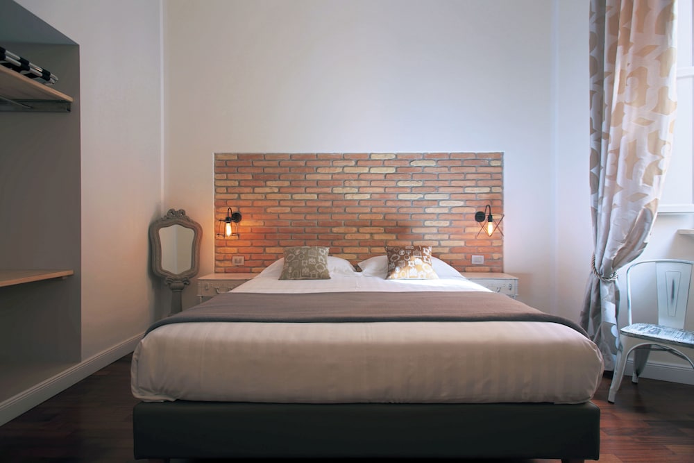 Trevi Contemporary Suite 10/42
