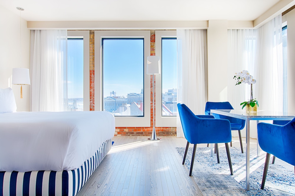 Monsieur Jean Hotel 59/68