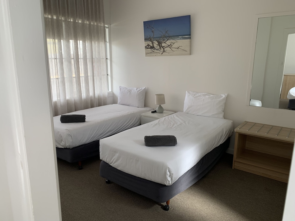 GUICHEN BAY MOTEL 21/54