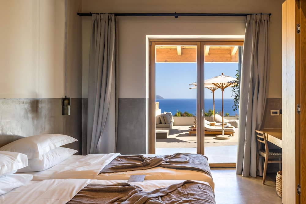 3 Bedrooms, Villa, 3 King Beds, Single Bed, Sea View, Outdoor Pool