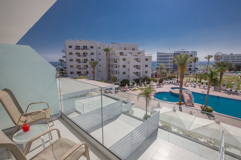 Tsokkos Beach Hotel 61/64