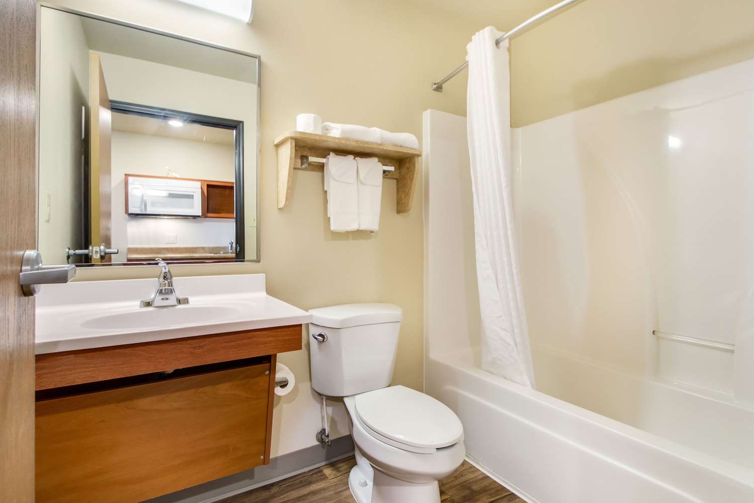 Efficiency, Queen Bed، Econo Lodge Burlington I-70 4/8