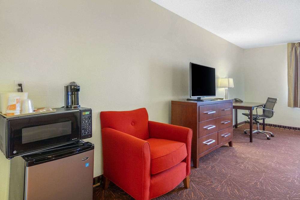Spark by Hilton Lakewood Denver Southwest 48/54