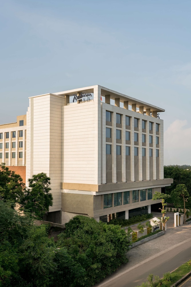 Radisson Bhopal 4/64