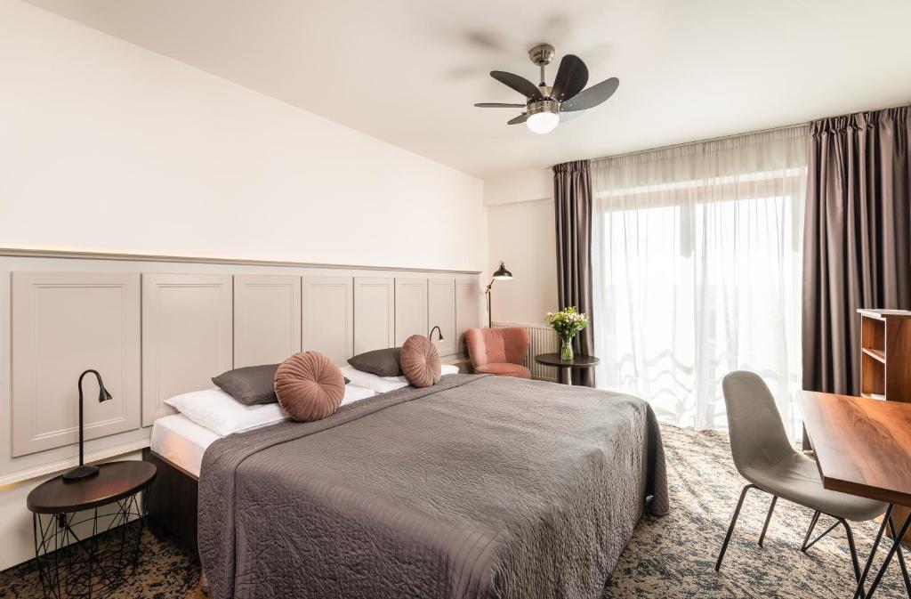Superior, Double Bed, Pouulevard View