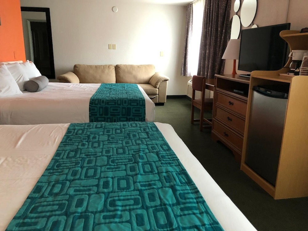Howard Johnson By Wyndham Salem 6/33