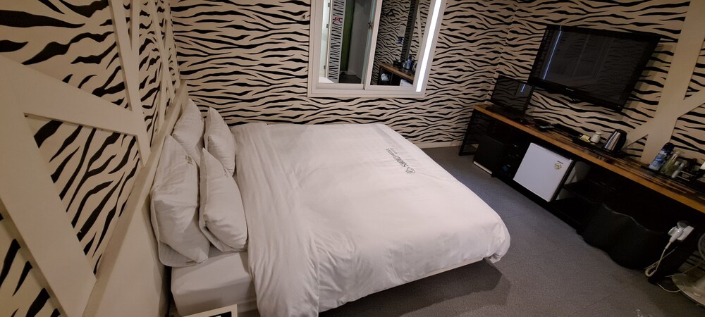 Show Motel Yangsan 25/50