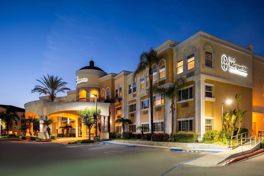 Hotel Marguerite Anaheim/Garden Grove, Trademark Collection 2/50
