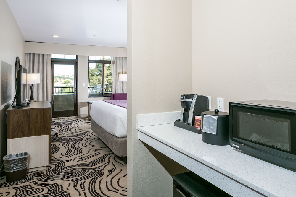 Hotel Siri Downtown - Paso Robles 48/53