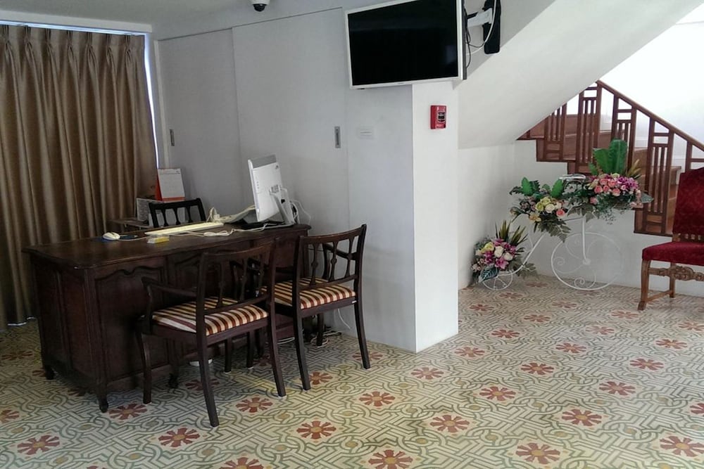 Lertnimit Boutique Hotel 53/61