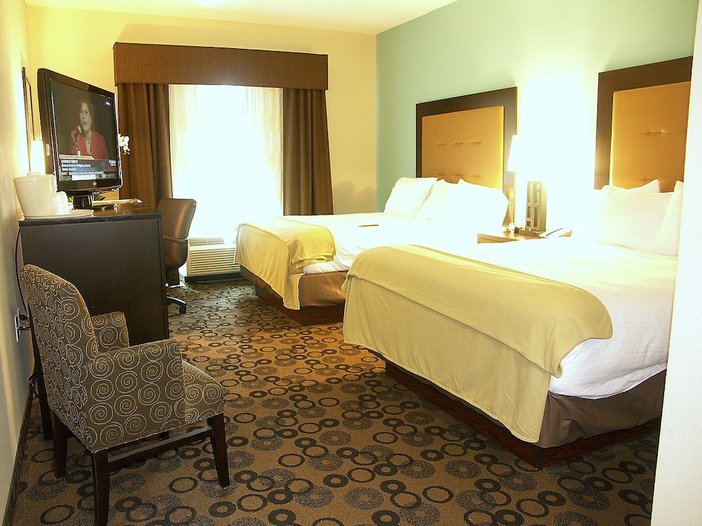 Holiday Inn Express Hotel And Suites Cleveland Northwest 20/61