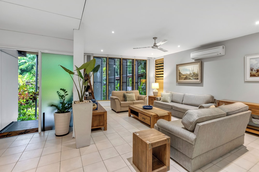 SANCTUARY PALM COVE 31/50