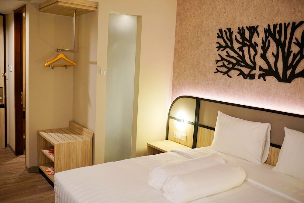 Front One Gosyen Hotel Salatiga 27/50