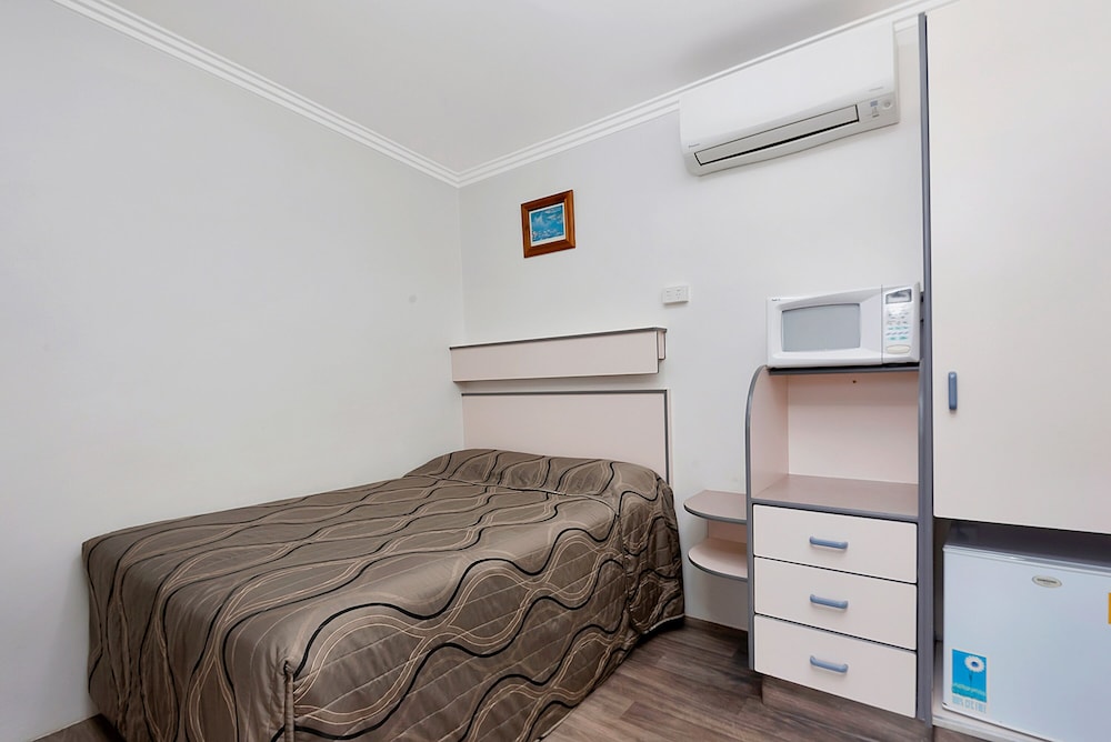 ROOM, DOUBLE BED