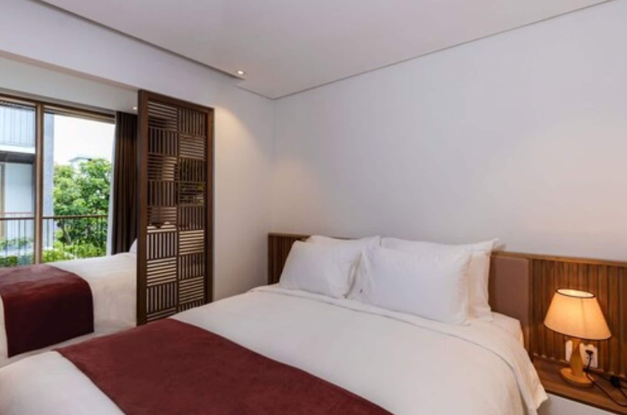 DELUXE, DOUBLE BED, POOL VIEW