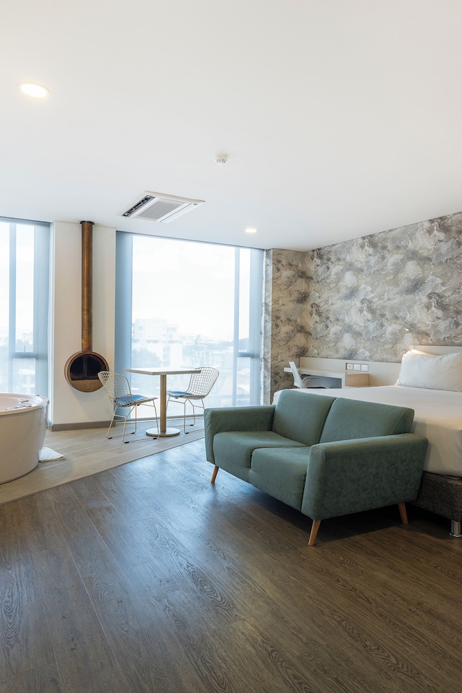 Hotel Black Tower Premium 48/70
