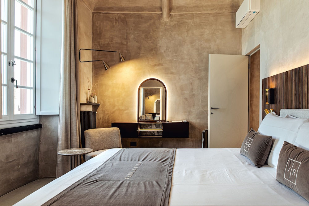 جناح بسرير كينج بإطلالة على البحر بشرفة في الملحق، Villa Riviera Suites 2/3