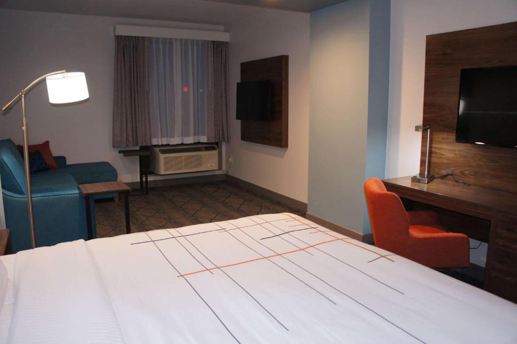 جناح استوديو بسرير كينج، La Quinta Inn & Suites by Wyndham Littleton 2/3
