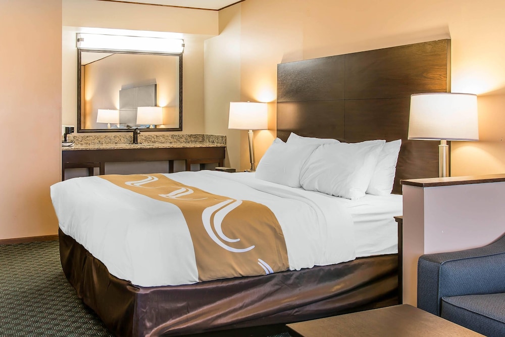Suite, King Bed, Sofa, Quality Inn & Suites Houghton Downtown 3/7