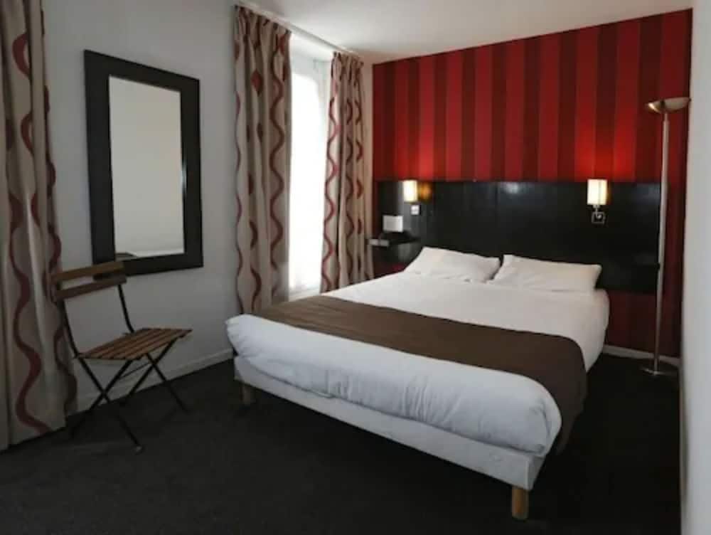 ROOM, DOUBLE BED