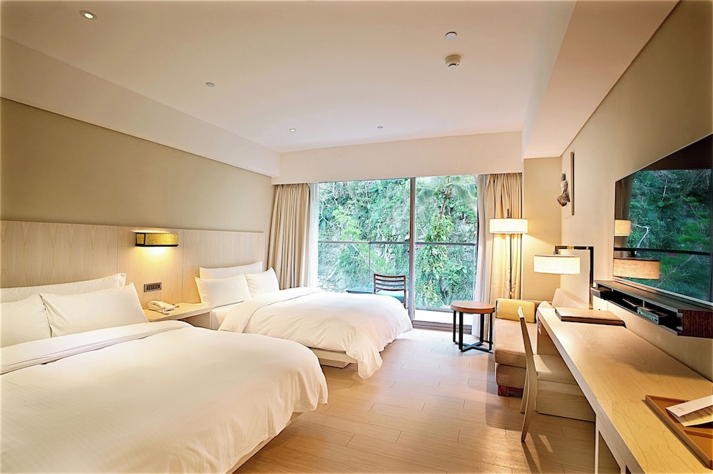 Century Hotel 28/75