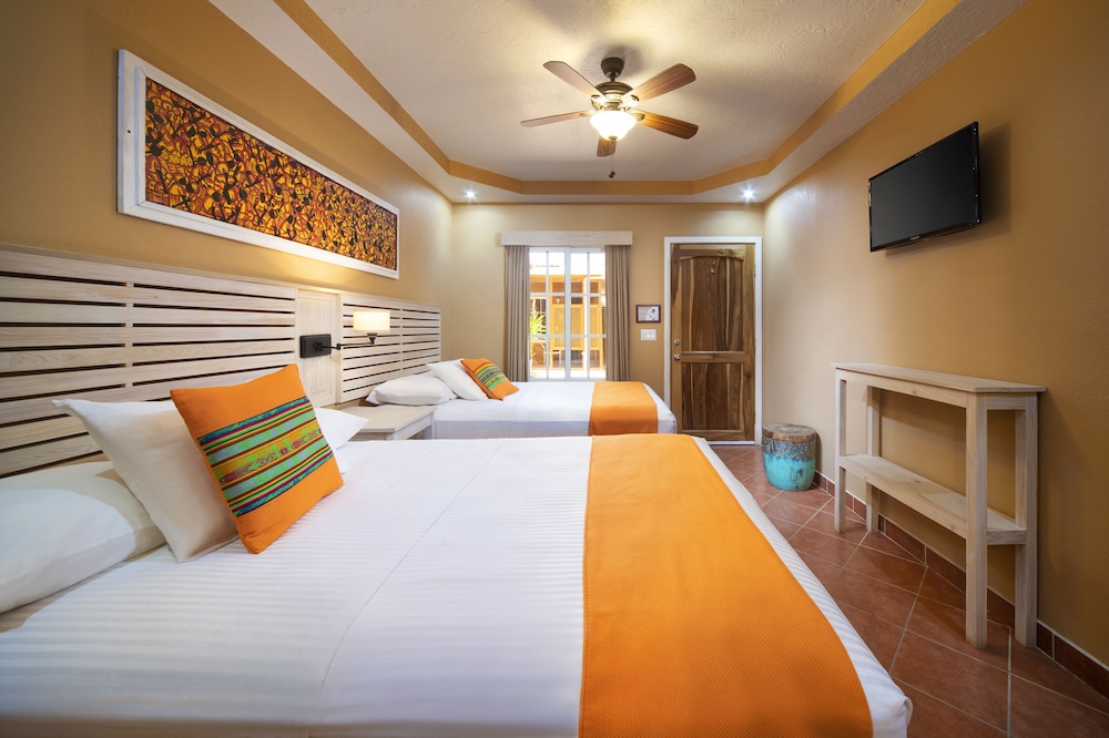 Mr. Tucan Hotel 53/68