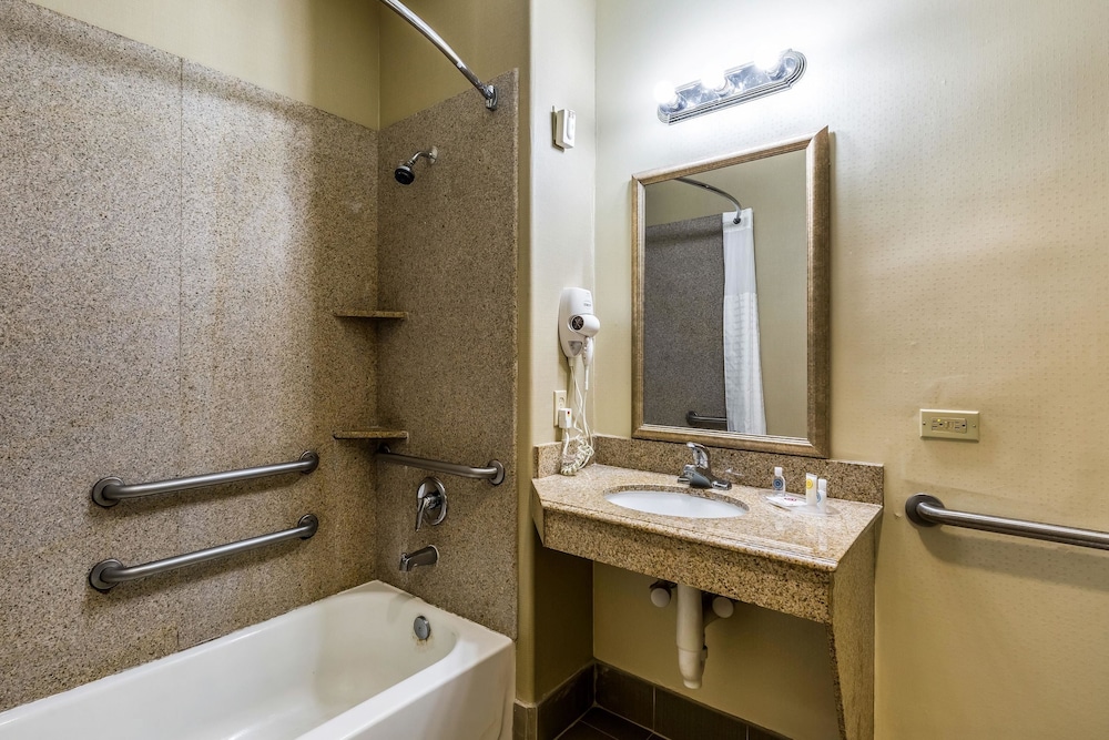 Comfort Suites Galveston Cruise Port Area - Beachside 11/44