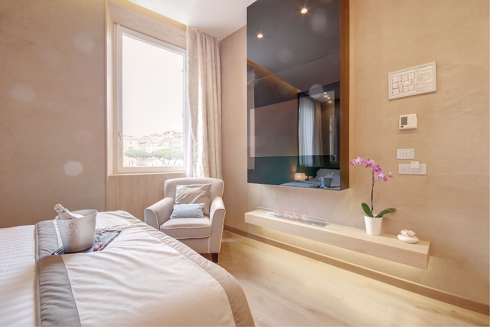 Sun Suite Luxury Pantheon 18/50