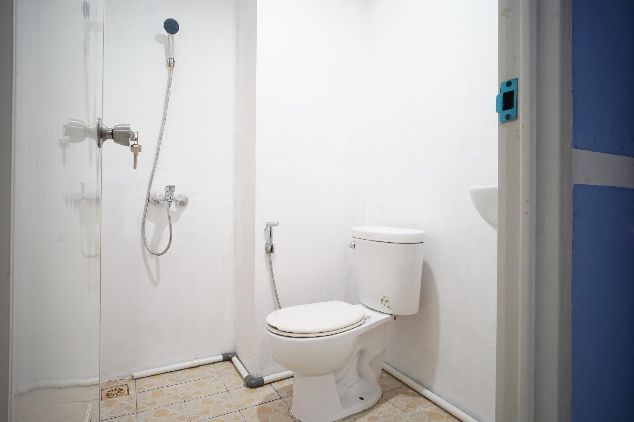 OYO 1272 Grand Garuda Guest House 23/23