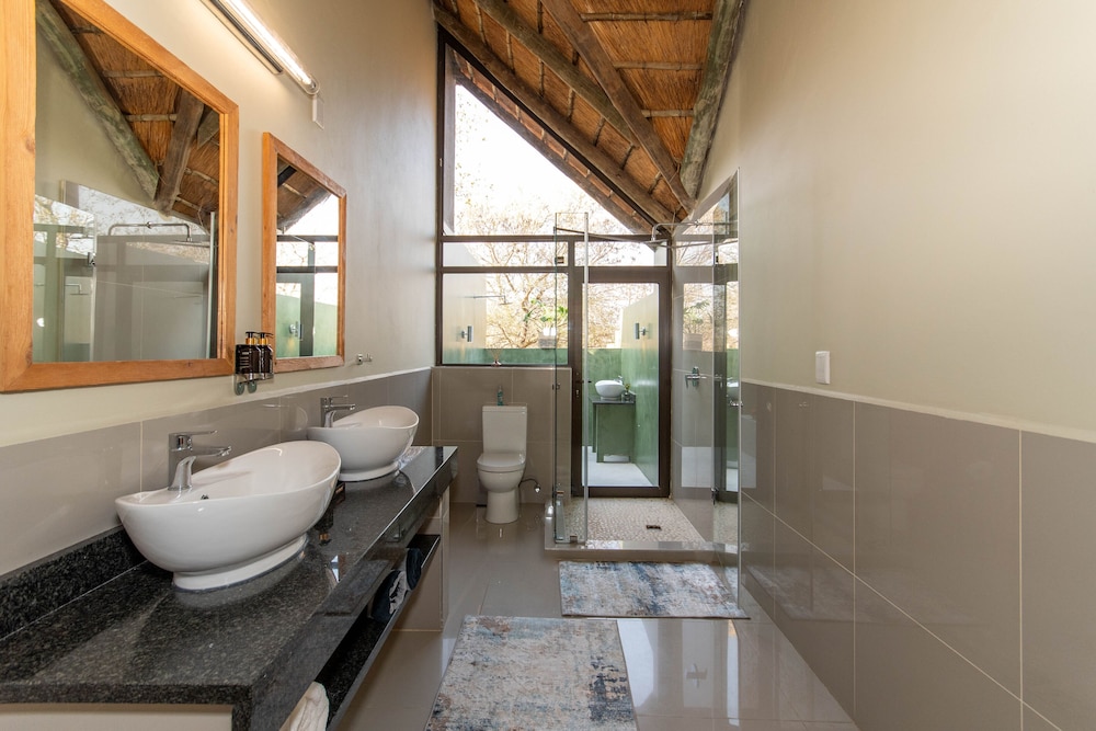 Tomo Safari Lodge 50/50