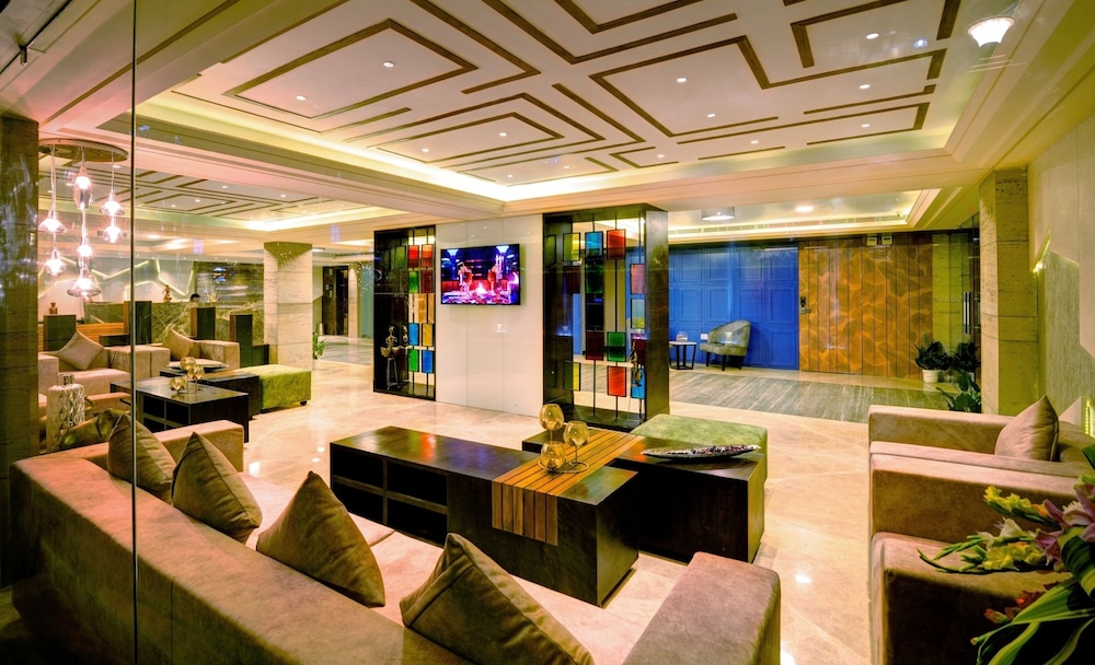 Udaan Clover Hotel Banquet & Spa 13/22