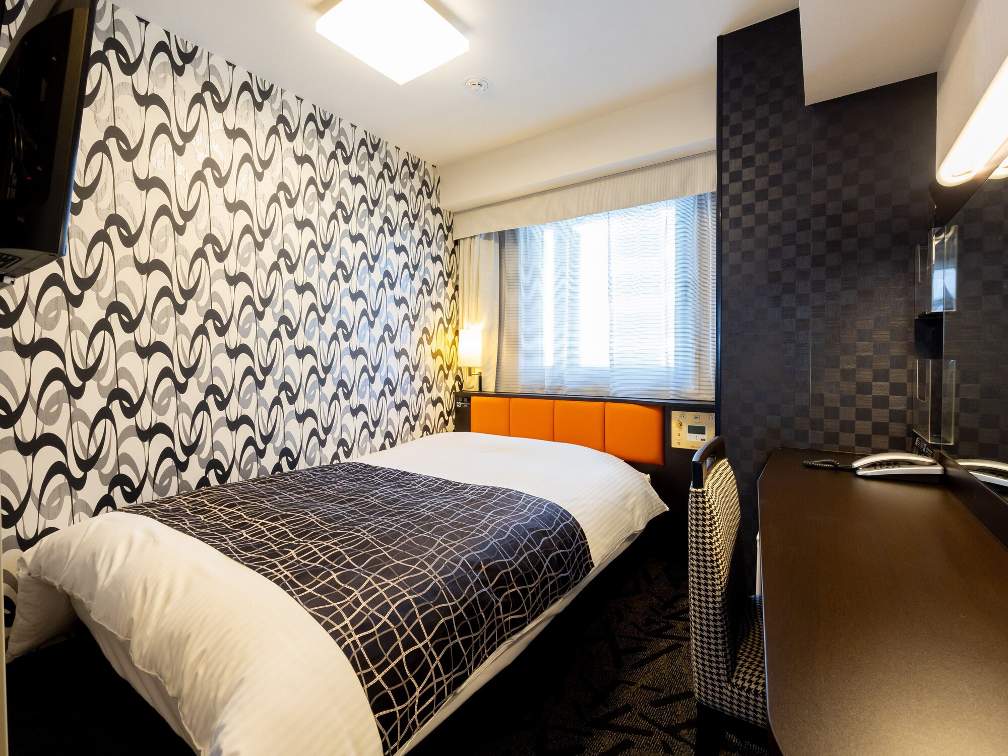 BUSINESS, DOUBLE BED