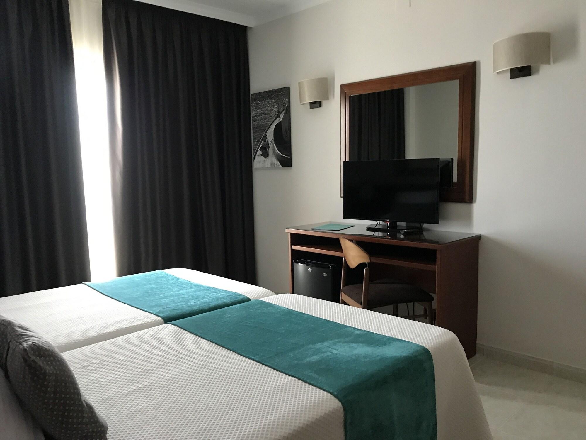 غرفة بسرير مزدوج بإطلالة على البحر، Hotel Miramar 3/7