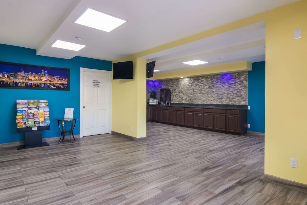 Rodeway Inn and Suites Monroeville Pittsburgh 13/42