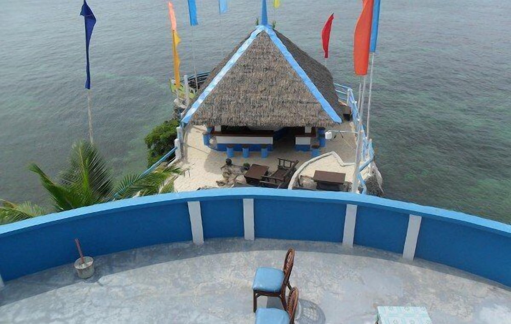 BLUE CORALS BEACH RESORT 64/66