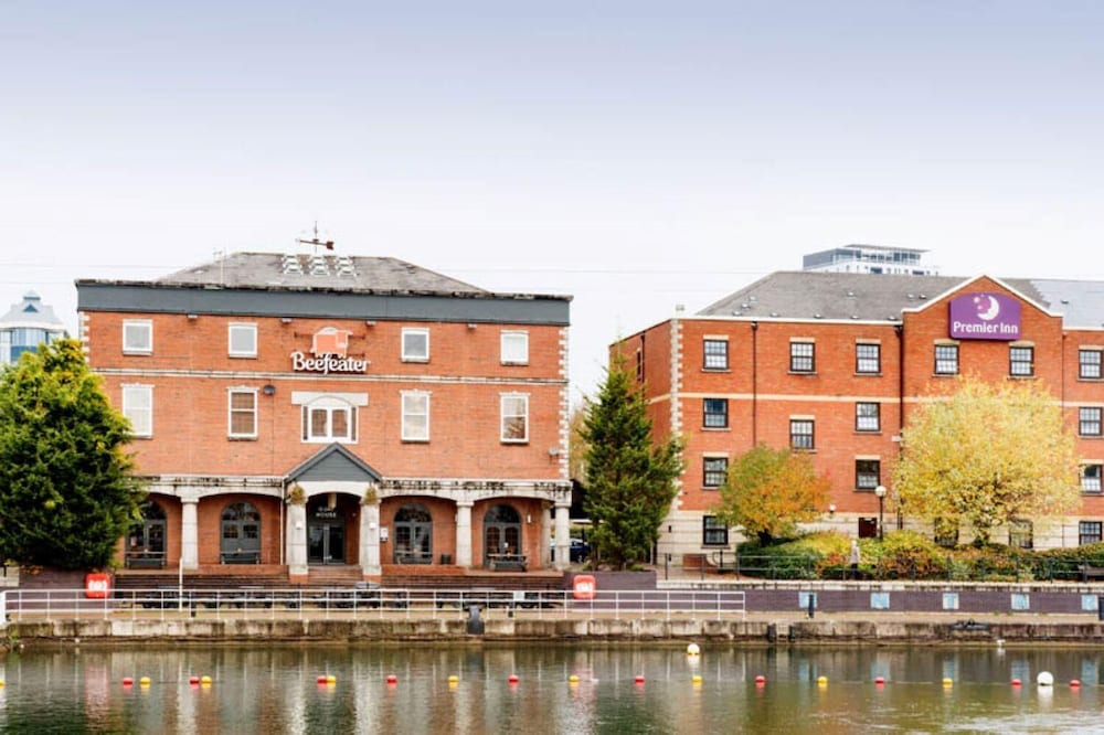 Premier Inn Manchester Salford Quays 39/47
