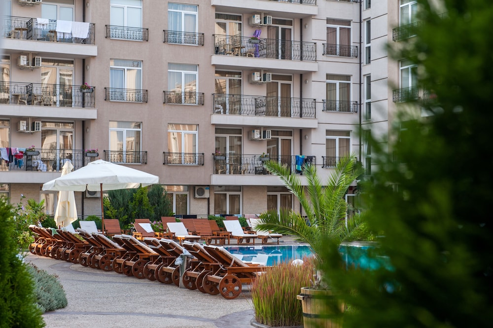 Dawn Park Aparthotel 6/51
