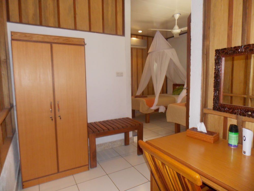 Komodo Lodge 6/47