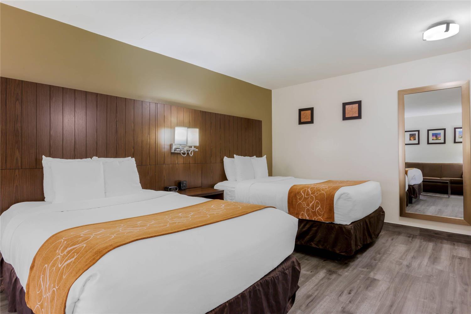 SUITE, 2 DOUBLE BEDS