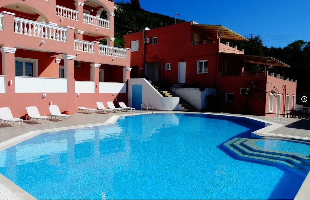 Paradiso Apartments 37/45