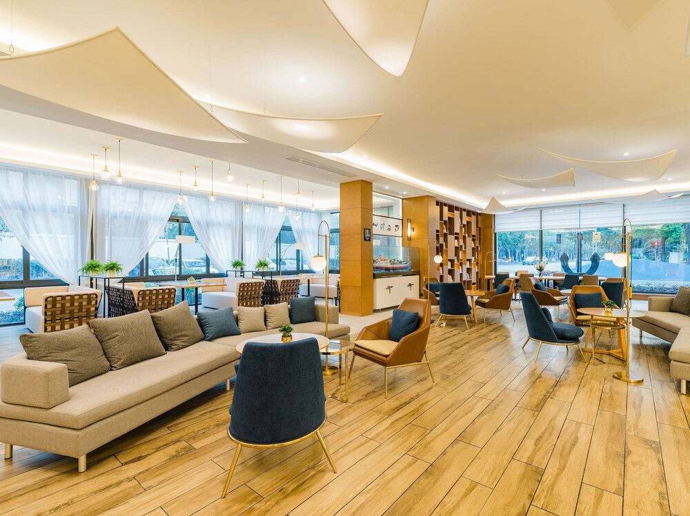 Atour Hotel Zhenjiang Nanxu Avenue 27/36
