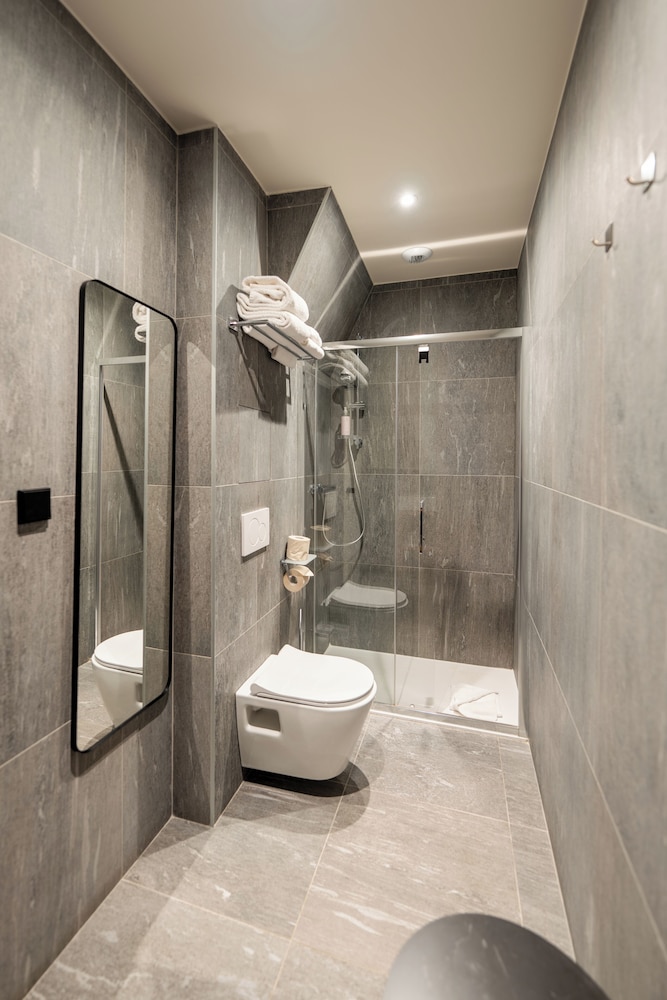 Green Park Hotel Paris 48/50