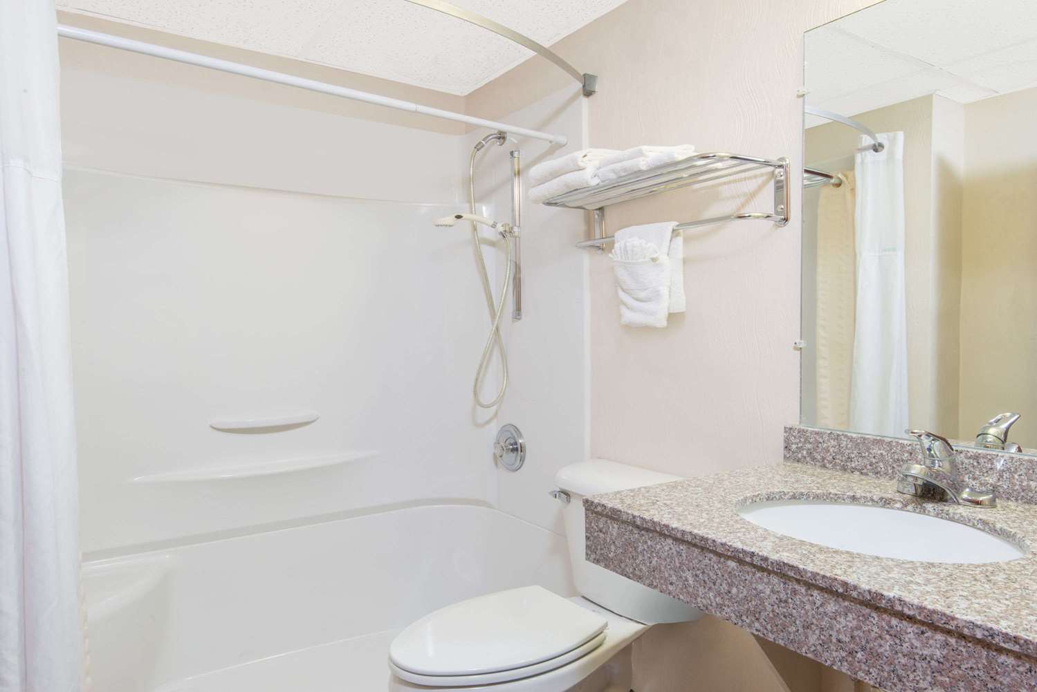 Days Inn By Wyndham Great Bend 6/7