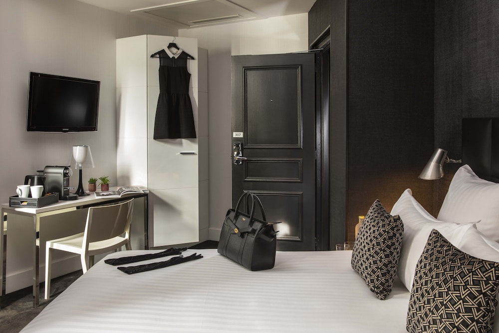 FIRST HOTEL PARIS TOUR EIFFEL 14/48