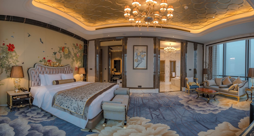 PRESIDENTIAL, SUITE