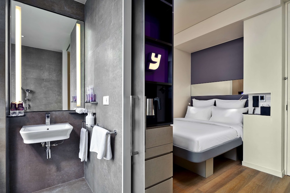YOTEL Singapore, Select by Hilton 48/49
