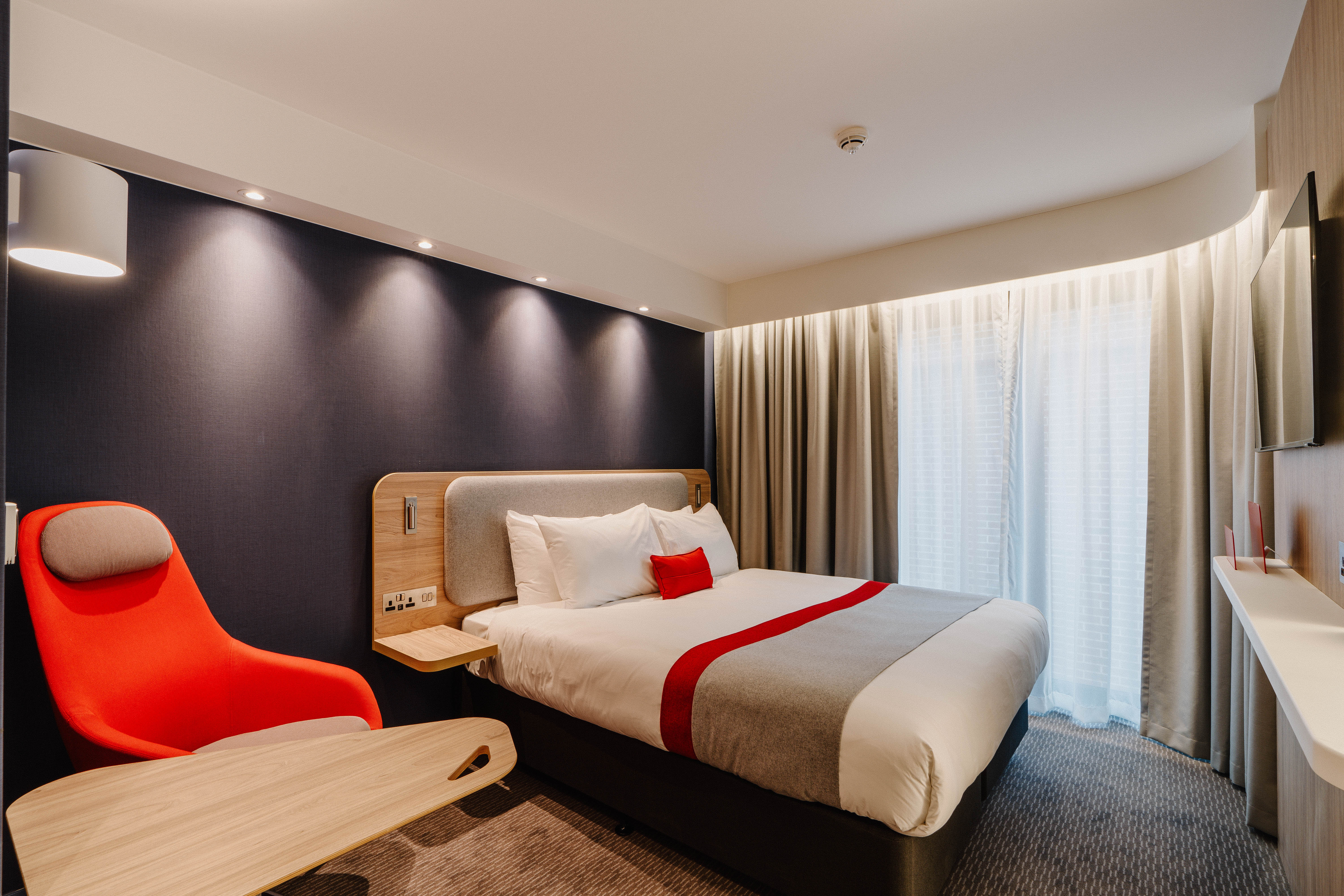 Standard, Double Bed, Holiday Inn Express Liverpool Central an IHG Hotel 2/5