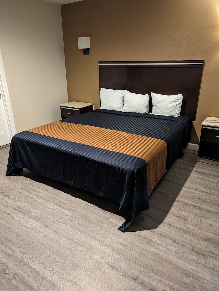 EPIC Hotel Pico Rivera 11/41