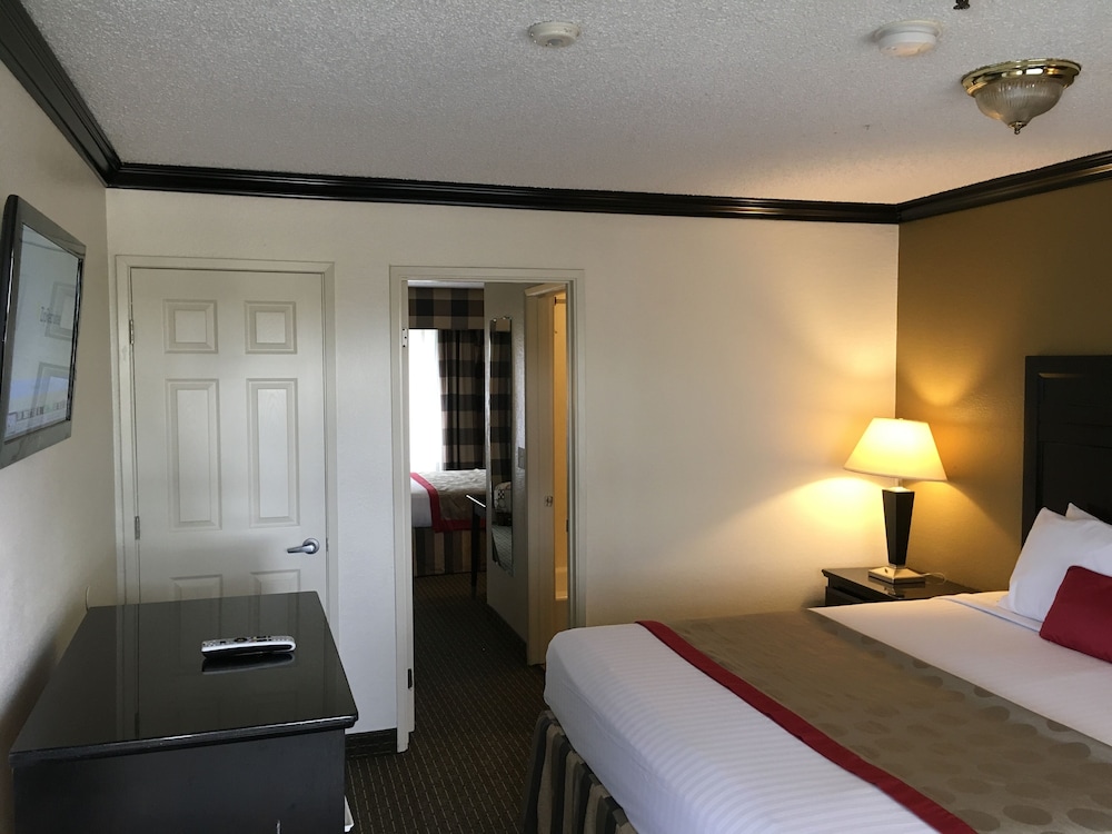 Ramada By Wyndham Ontario 8/31