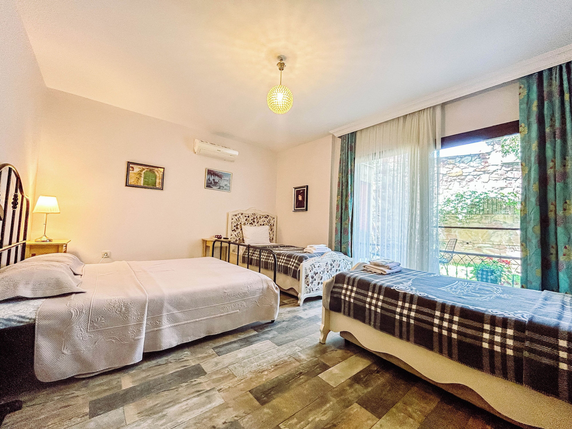 DELUXE, DOUBLE BED, GARDEN VIEW